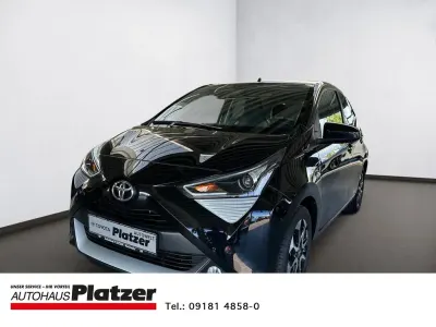 Używany Toyota Aygo X-play 72 KM (52 kW) 2021 Czarny Hatchback