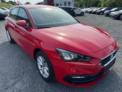 Occasion Seat Leon Style 90 PK (66 kW) 2022 Rood Sedan