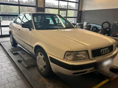 Używany Audi 80 90 KM (66 kW) 1992 Biały Sedan/Limuzyna