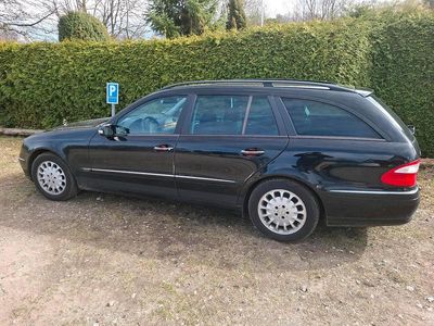 Second-hand Mercedes 220 150 CP (110 kW) 2006 Negru Break