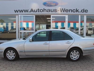 Second-hand Mercedes E200 163 CP (119 kW) 2000 Argintiu Berlinǎ