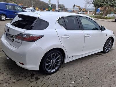 Lexus CT200h