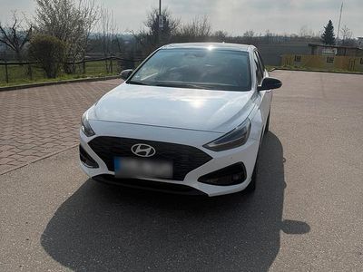 Gebraucht Hyundai i30 140 PS (102 kW) 2024 Weiß Kleinwagen