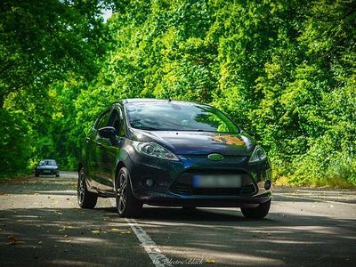 Usata Ford Fiesta Titanium 82 CV (60 kW) 2012 Grigio Utilitaria