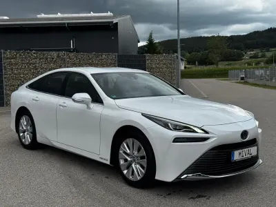 Gebraucht Toyota Mirai Basis 182 PS (133 kW) 2022 Frozen white Limousine