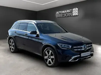 Używany Mercedes GLC300e 333 KM (244 kW) 2022 Niebieski SUV