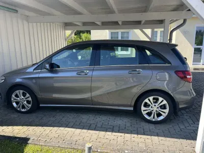 Gebraucht Mercedes B180 122 PS (89 kW) 2016 Silber Kleinwagen