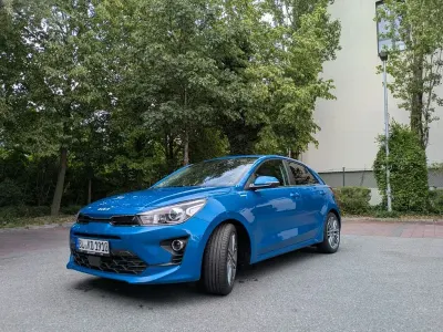 Gebraucht Kia Rio Platinum 120 PS (88 kW) 2023 Blau Limousine
