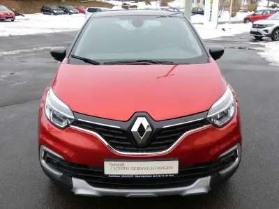 Gebraucht Renault Captur Collection 150 PS (110 kW) 2019 Rot nnp + schwarz gne SUV