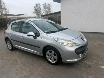 Gebraucht Peugeot 207 95 PS (69 kW) 2009 Silber Limousine