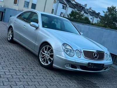 Gebraucht Mercedes E220 150 PS (110 kW) 2003 Silber Limousine