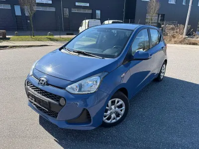 Usata Hyundai i10 Trend 67 CV (49 kW) 2017 Blu Utilitaria