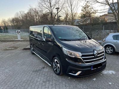 Schwarz Gebraucht 2022 Renault Trafic Life Van / Kleinbus | 36.590 € (Etwas zu teuer)