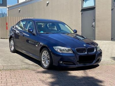 Gebraucht BMW 318 Sport Line 143 PS (105 kW) 2010 Blau Limousine