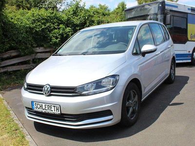 Gebraucht VW Touran Trendline 110 PS (80 kW) 2016 Reflexsilber Van / Kleinbus