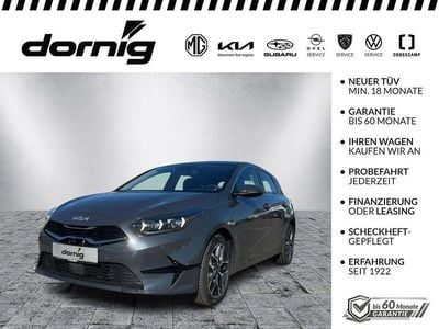 Gebraucht Kia Ceed Spirit 160 PS (117 kW) 2023 Lunar silber metallic Kleinwagen