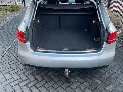 Silber Gebraucht 2011 Audi A4 Attraction Kombi | 5.500 € (Guter Preis)