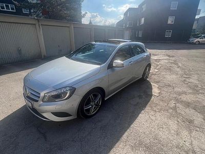 Gebraucht Mercedes A180 Progressive 122 PS (89 kW) 2015 Silber Limousine
