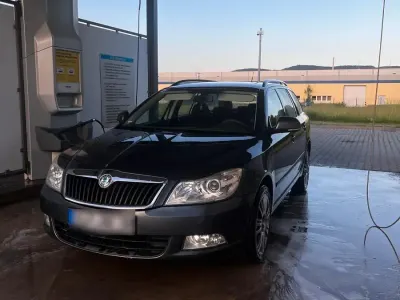 Gebraucht Skoda Octavia 160 PS (117 kW) 2011 Grau Kombi
