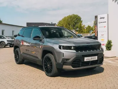Neu Jeep Compass 145 PS (106 kW) 2026 Grau SUV