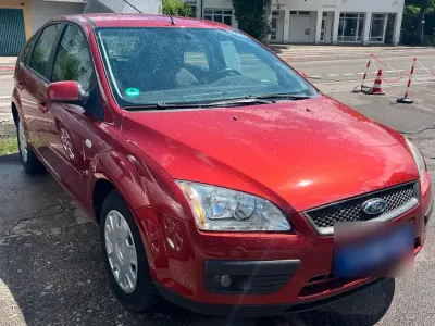Gebraucht Ford Focus 100 PS (73 kW) 2008 Rot Limousine
