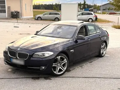 Gebraucht BMW 530 258 PS (189 kW) 2011 Blau Limousine