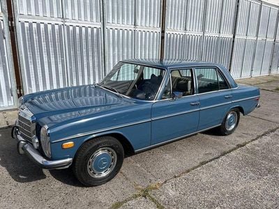 Second-hand Mercedes 220 82 CP (60 kW) 1968 Albastru Berlinǎ