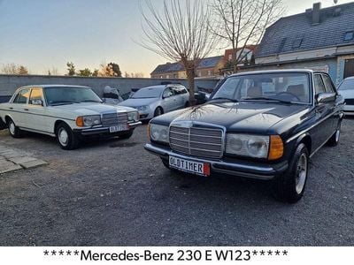 Gebraucht Mercedes E230 136 PS (100 kW) 1981 Blau Limousine