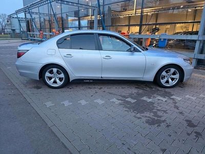 Second-hand BMW 523 183 CP (134 kW) 2006 Argintiu Berlinǎ