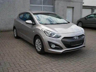 Gebraucht Hyundai i30 Classic 99 PS (72 kW) 2016 Weiß Coupé