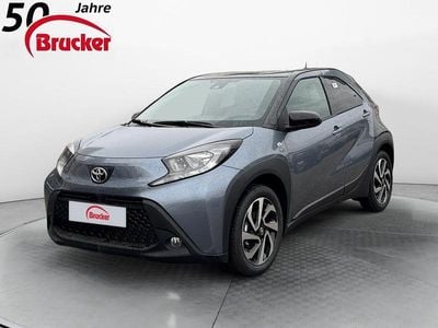 Neu Toyota Aygo X 72 PS (52 kW) 2025 Celestite grey metallic/ dach mysticschwarz mica SUV