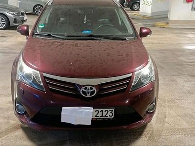 Gebraucht Toyota Avensis T2 126 PS (92 kW) 2012 Rot Kombi