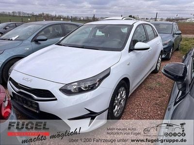 Gebraucht Kia Ceed Play 120 PS (88 kW) 2023 Weiß Kleinwagen