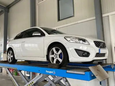Gebraucht Volvo C30 R-Design 114 PS (83 kW) 2011 Weiß Kleinwagen
