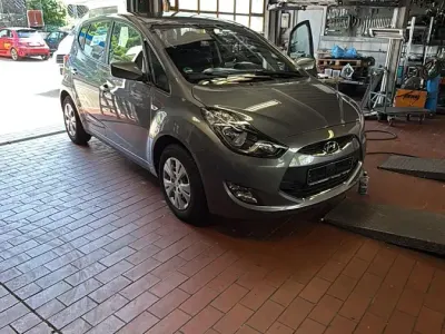 Gebraucht Hyundai ix20 Comfort 90 PS (66 kW) 2013 Grau Kleinwagen