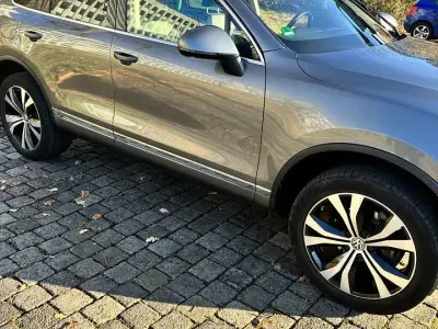 Gebraucht VW Touareg 262 PS (192 kW) 2016 Grau SUV
