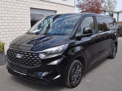 Second-hand Ford Tourneo Titanium 136 CP (100 kW) 2025 Negru Monovolum