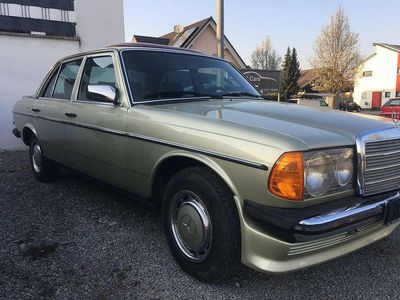 Gebraucht Mercedes E230 136 PS (100 kW) 1982 Grün Limousine