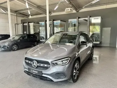 Gebraucht Mercedes GLA250 Progressive 224 PS (164 kW) 2020 Mountaingrau  met. SUV
