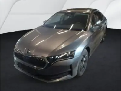 Używany Skoda Octavia Essence 116 KM (85 kW) 2025 Szary Sedan/Limuzyna