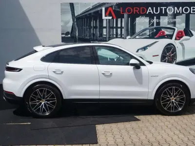 Gebraucht Porsche Cayenne E-Hybrid Coupe 470 PS (345 kW) 2025 Weiß SUV