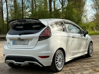 Usata Ford Fiesta ST-Line 140 CV (102 kW) 2014 Bianco Utilitaria