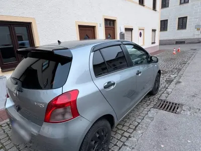 Gebraucht Toyota Yaris 70 PS (51 kW) 2008 Grau Kleinwagen