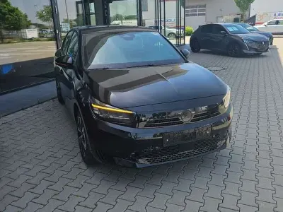 Neu Opel Corsa 101 PS (74 kW) 2025 Lackierung schwarz perla nera/ Kleinwagen