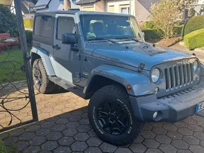 Käytetty Jeep Wrangler Sahara 200 HP (147 kW) 2015 Harmaa Katumaasturi
