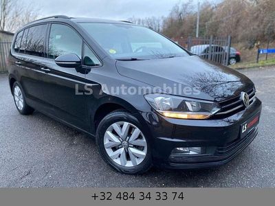 Schwarz Gebraucht 2016 VW Touran Van / Kleinbus | 8.999 €