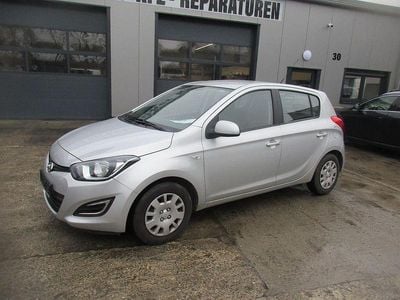 Gebraucht Hyundai i20 Trend 86 PS (63 kW) 2012 Silber Kleinwagen