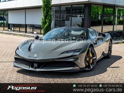 Gebraucht Ferrari SF90 1001 PS (736 kW) 2024 Grau Cabrio