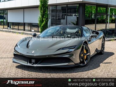 Grau Gebraucht 2024 Ferrari SF90 Cabrio | 498.800 € (Superpreis)