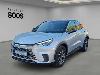 Gebraucht Lexus LBX 136 PS (100 kW) 2024 Silver me (1f7)/ black (202) SUV
